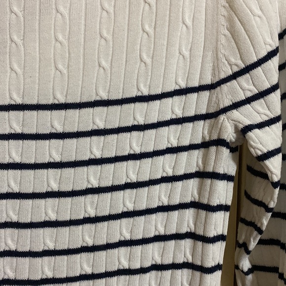 Tommy Hilfiger long sleeve shirt. Size: Large (used) - Picture 4 of 8